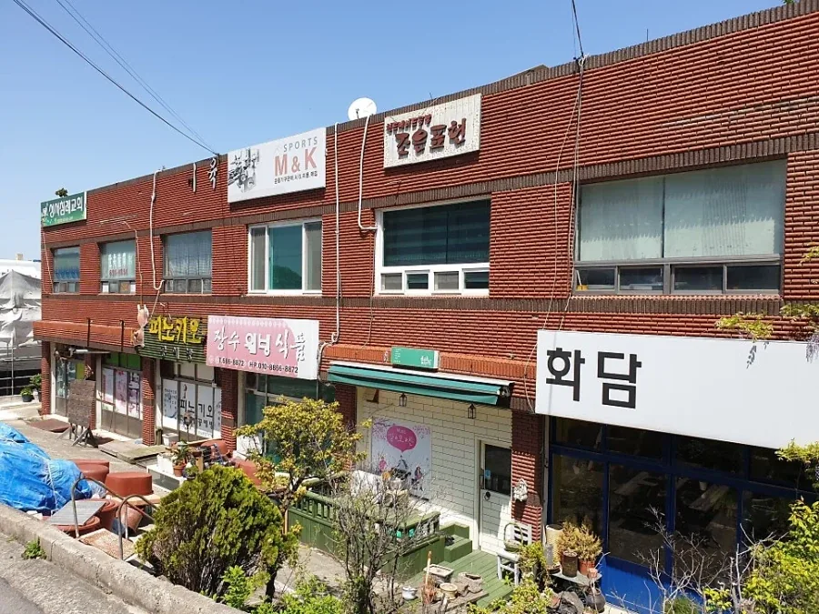 어린 시절 살던 집이 공장이었다는 유튜버_2.webp