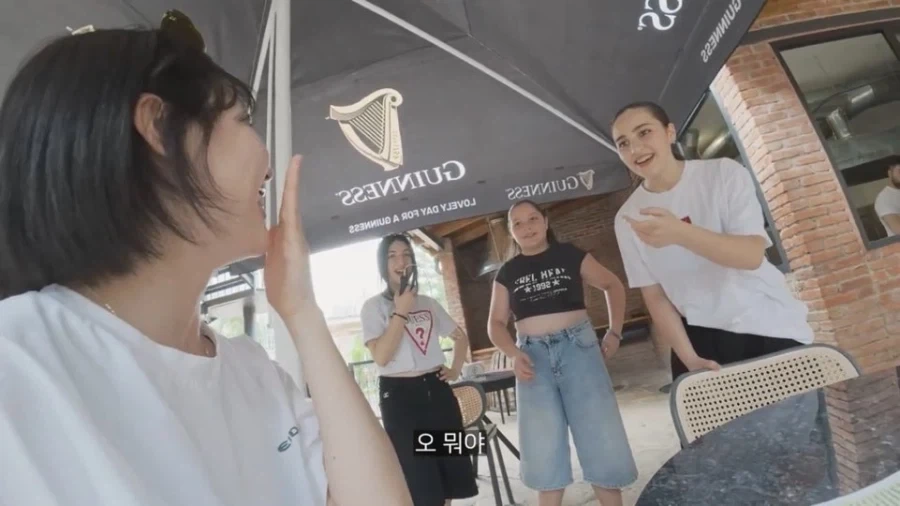 여성유튜버에게 조지아 소녀들이 묻따 한국어로 인사한 이유_4.webp