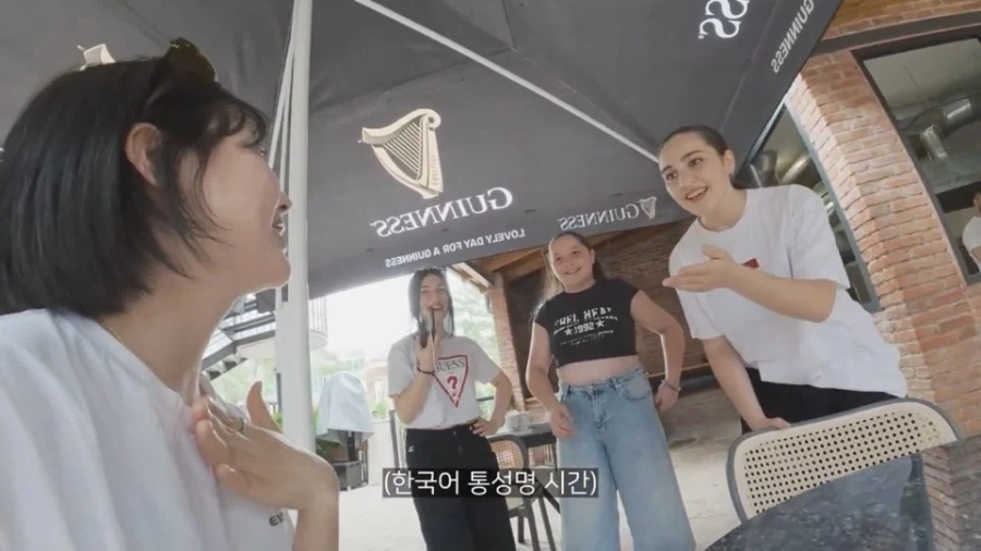 여성유튜버에게 조지아 소녀들이 묻따 한국어로 인사한 이유_5.webp