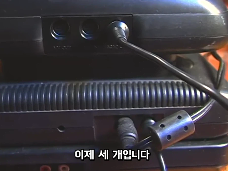 콘솔 주변기기를 연결하다 빡친 AVGN_5.webp