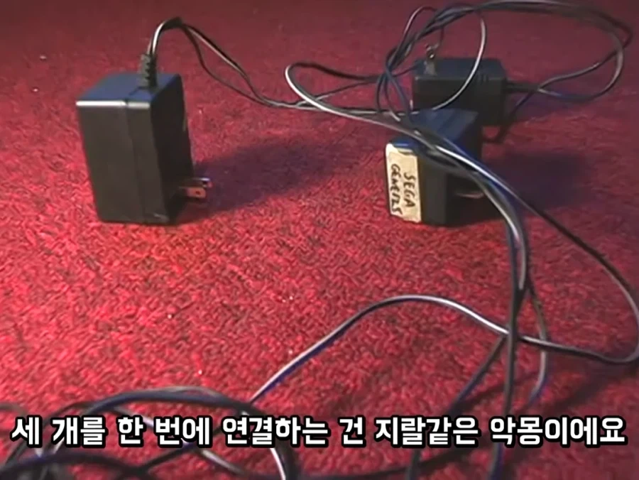 콘솔 주변기기를 연결하다 빡친 AVGN_6.webp