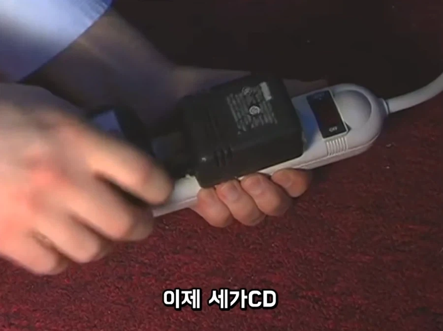 콘솔 주변기기를 연결하다 빡친 AVGN_12.webp