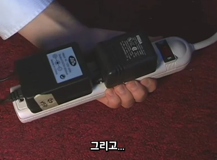 콘솔 주변기기를 연결하다 빡친 AVGN_13.webp