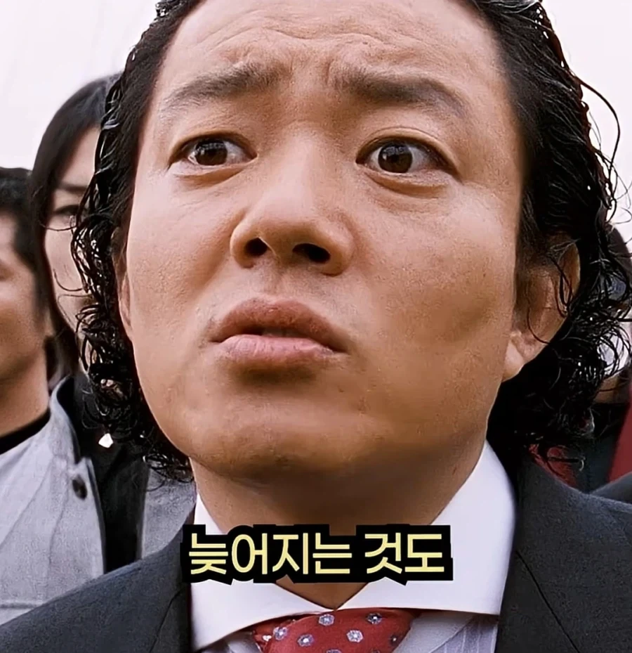 알고보니 주민들이 빌런인 영화_4.webp