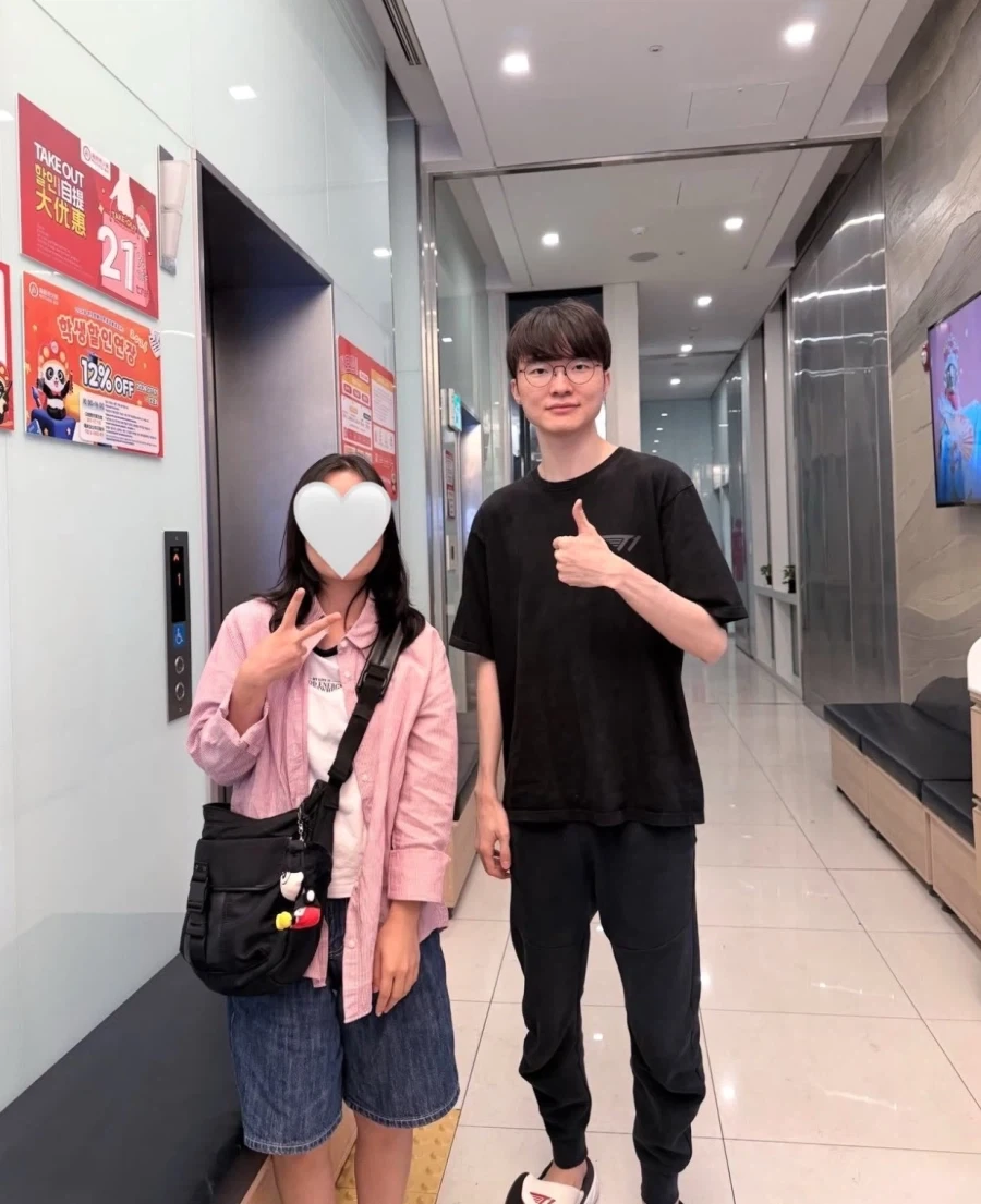 하이디라오 앞에서 찍힌 페이커_1.webp