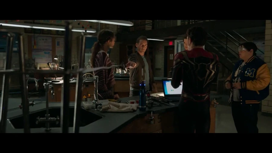 MCU)대선배 샘스파 피터가 거미줄을 쏘는 장면_5.webp