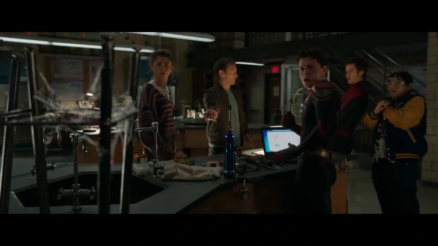 MCU)대선배 샘스파 피터가 거미줄을 쏘는 장면_6.webp