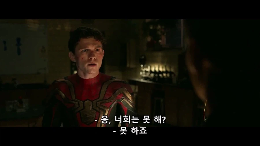 MCU)대선배 샘스파 피터가 거미줄을 쏘는 장면_9.webp