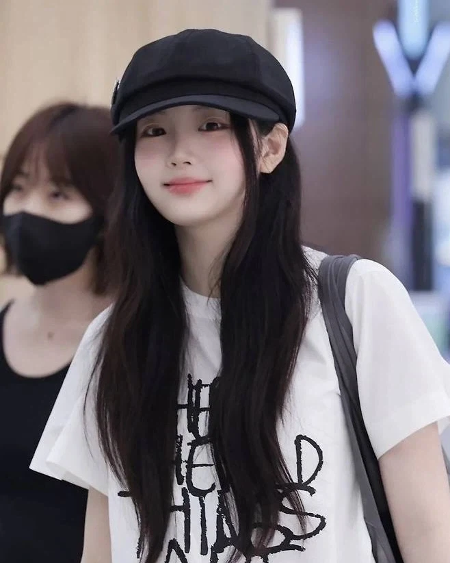사복 차림 통제당하는 걸그룹 멤버.jpg_1.webp