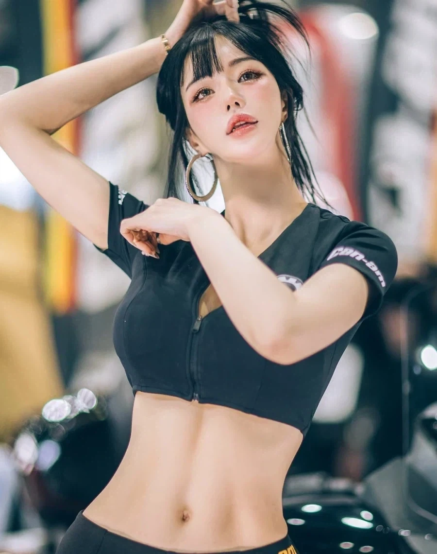 평범한 레이싱걸 눈나_6.webp