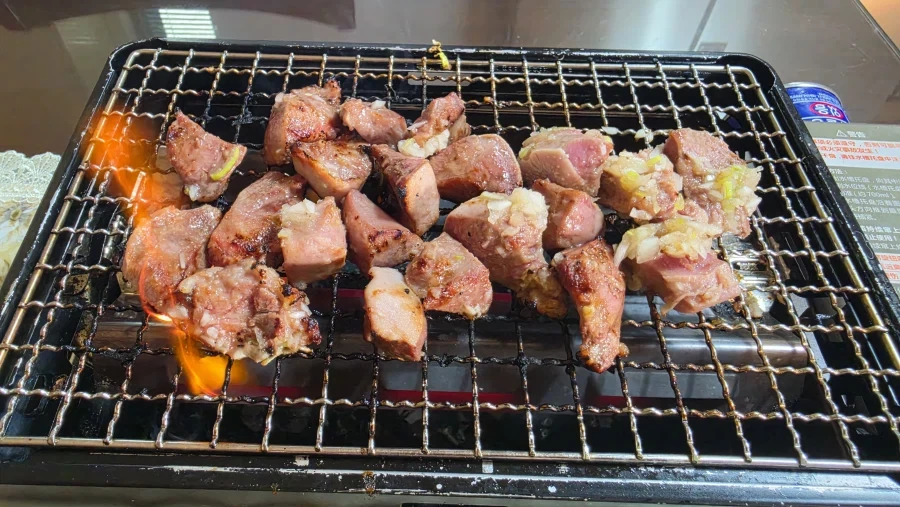 야옹이랑 소소하게 낮술 한잔함_5.webp