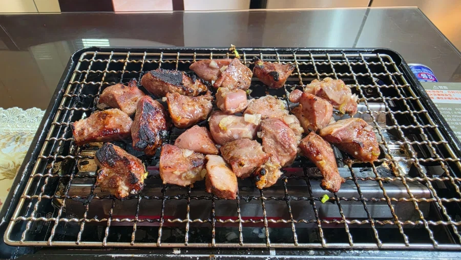 야옹이랑 소소하게 낮술 한잔함_6.webp
