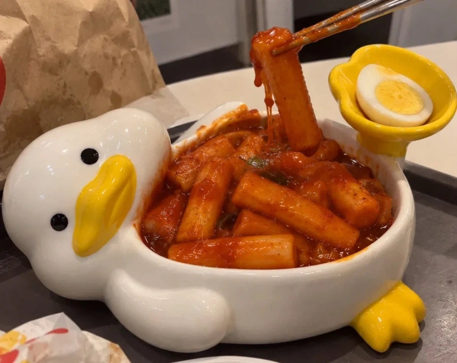 오리의 뱃속을 뜯어먹고 빨간 것이 낭자한…_1.webp