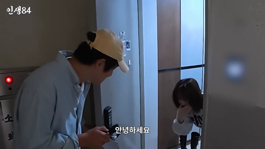 여자아이돌 숙소에 첨 방문한 기안84가 한 일_2.webp