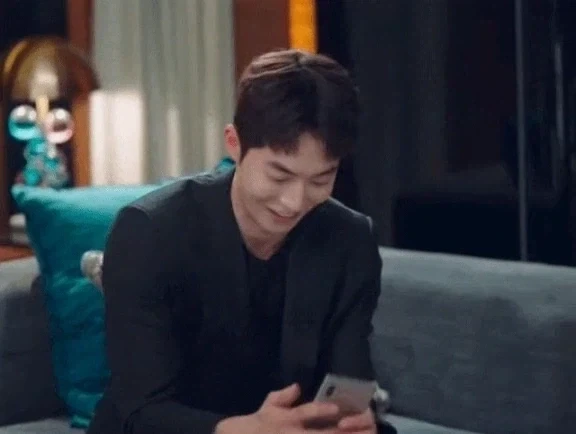 모쏠아다 연기하는 배우.jpg_3.webp