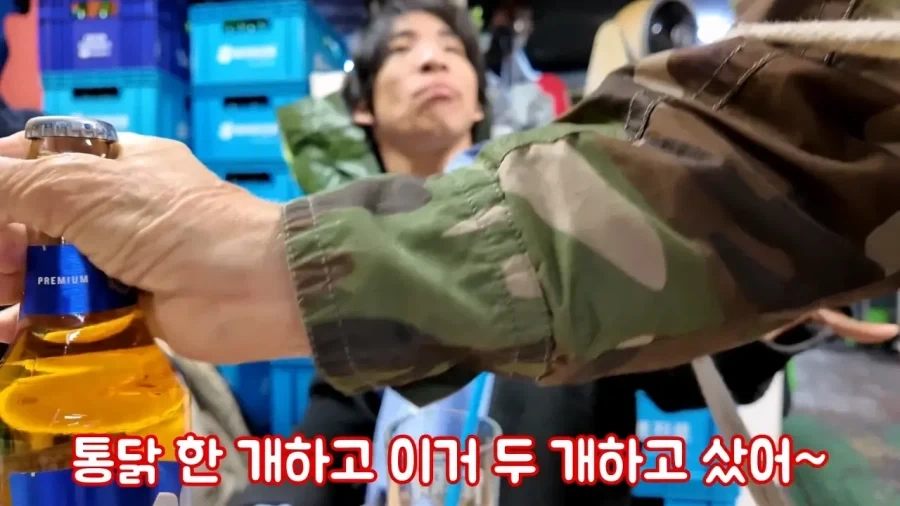 엄마가 명품 옷만 사줬다는 장애인 유튜버 만능발_4.webp