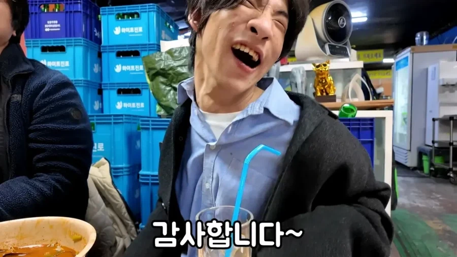 엄마가 명품 옷만 사줬다는 장애인 유튜버 만능발_6.webp