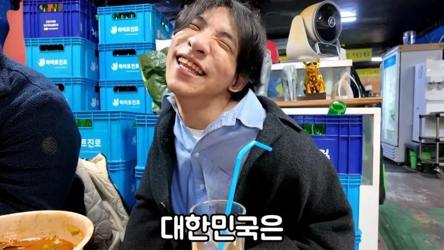 엄마가 명품 옷만 사줬다는 장애인 유튜버 만능발_7.webp