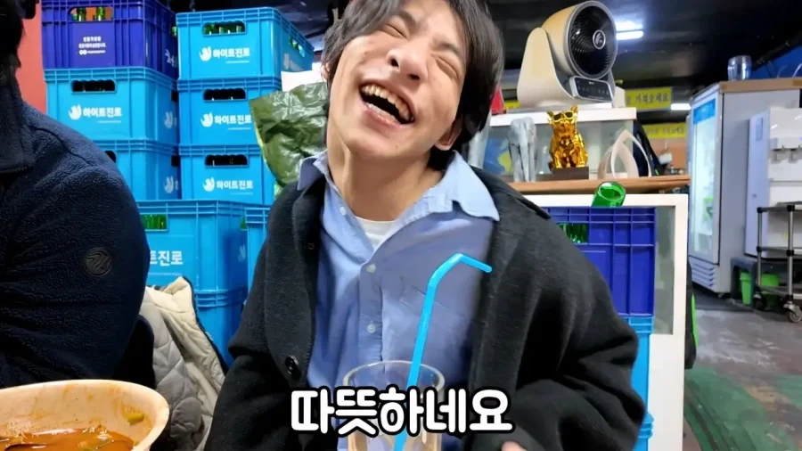 엄마가 명품 옷만 사줬다는 장애인 유튜버 만능발_8.webp
