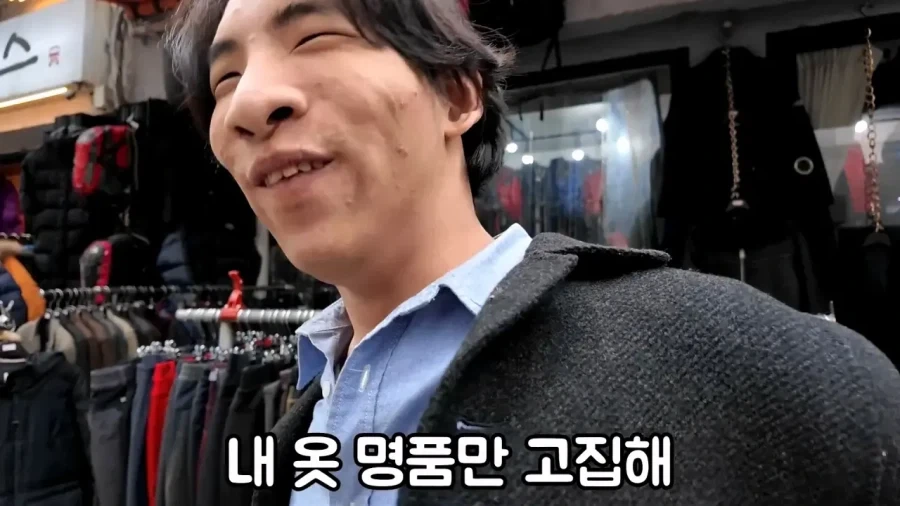 엄마가 명품 옷만 사줬다는 장애인 유튜버 만능발_11.webp