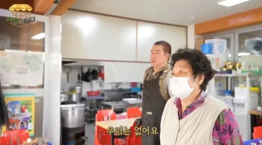 여기는 음식 잡아드려야 하는 거 없죠?.jpg_3.webp
