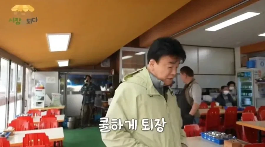 여기는 음식 잡아드려야 하는 거 없죠?.jpg_4.webp