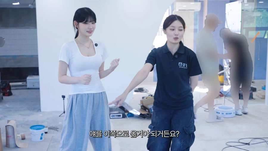 유튜브) 노가다에서 스쿼트 하는 여자 유튜버_2.webp