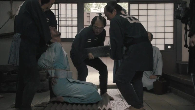 범죄자 취조하는데 의사가 왜 필요한거지?_10.webp