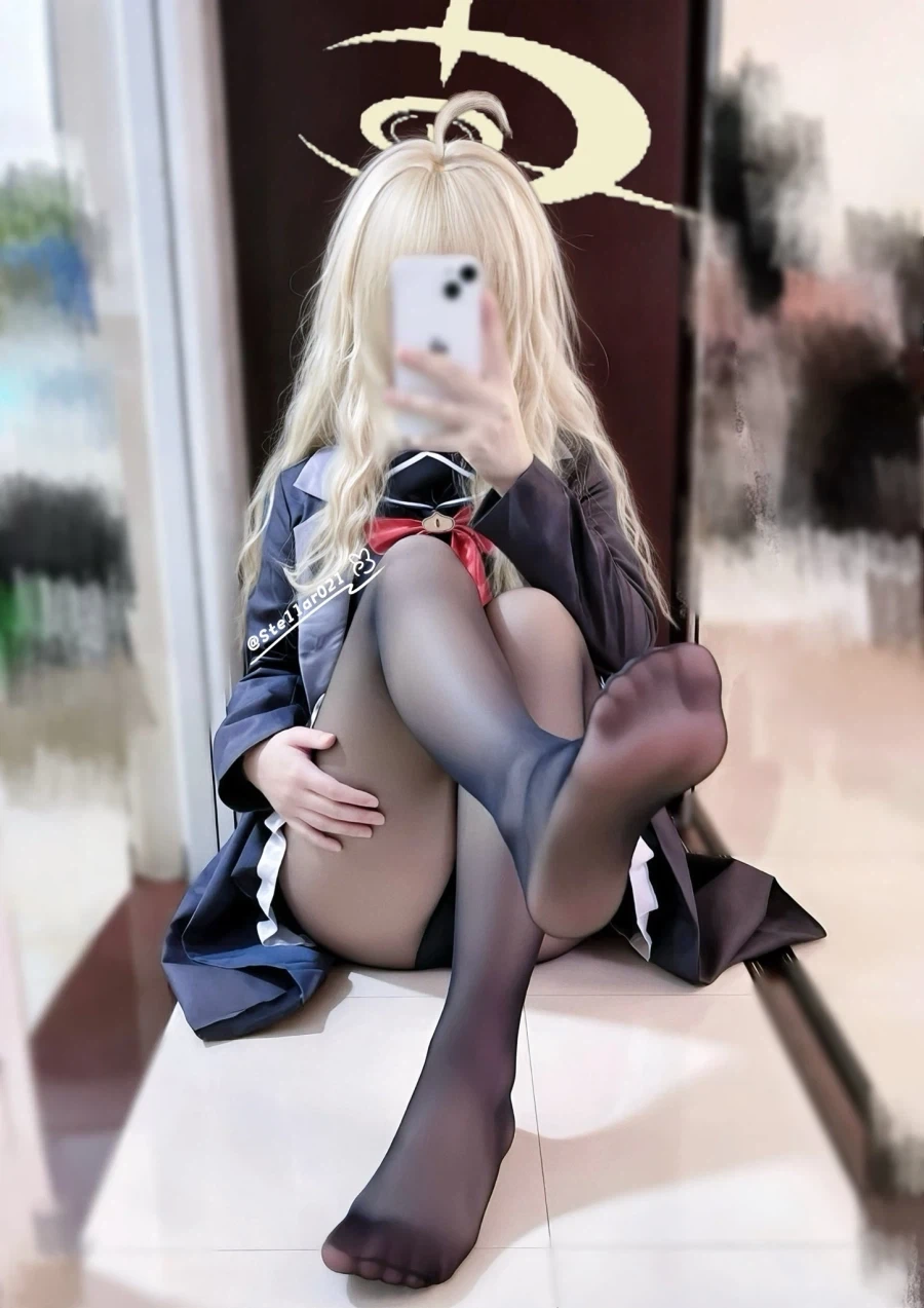 검스 신은 다리가 예쁜 히죽히죽 교수 코스프레_3.webp