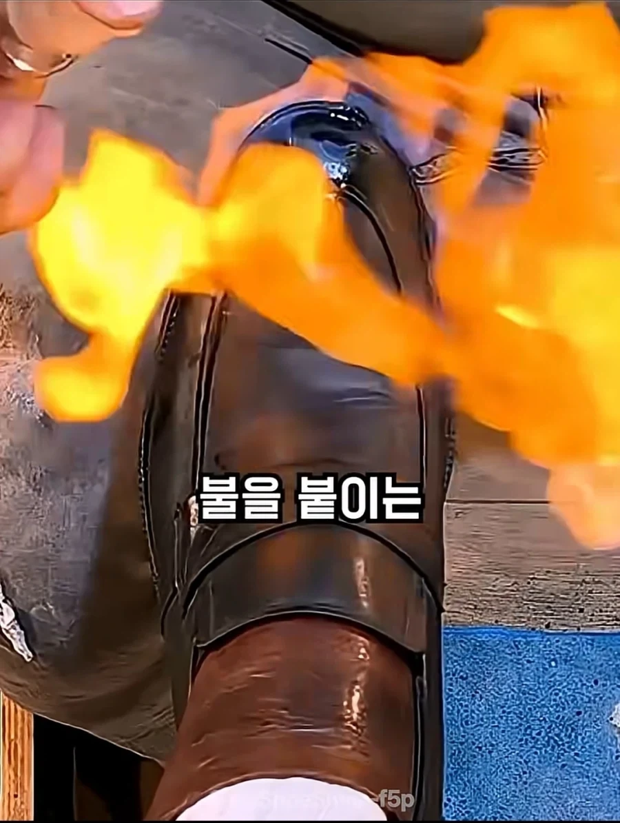 구두닦이의 현란한 작업_8.webp