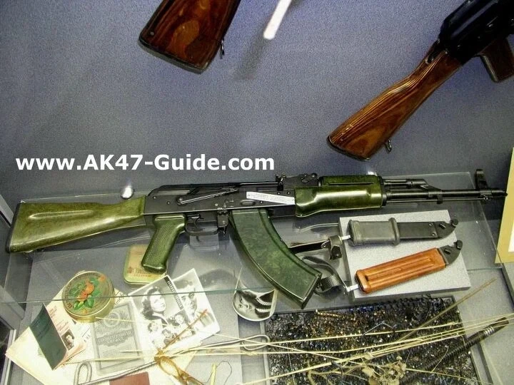 AK-47에 플라스틱을 안쓴 이유_1.webp