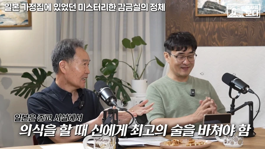 종교시설에서 의식을 할때는 최고의 술을 바쳐야 한다._1.webp