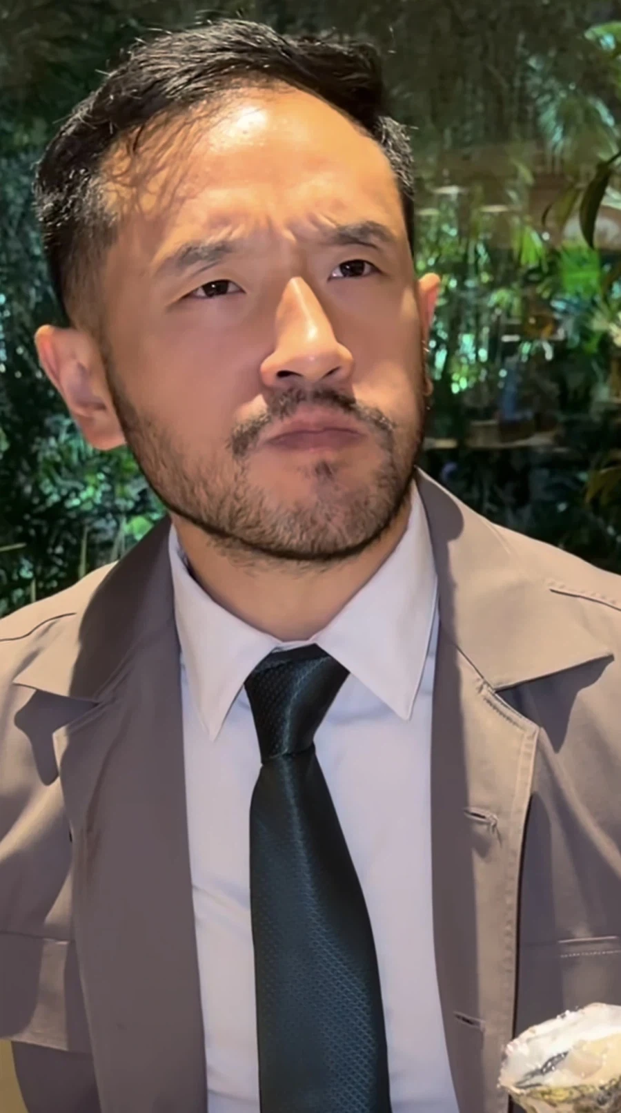 뷔페가서 하면 안되는 행위_2.webp