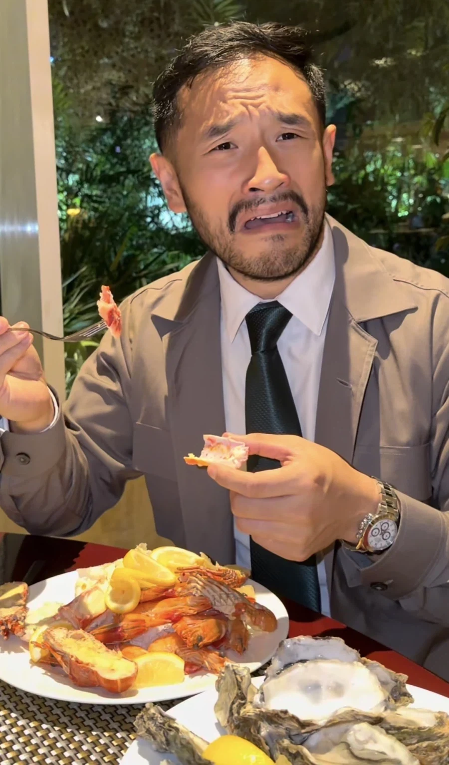 뷔페가서 하면 안되는 행위_4.webp