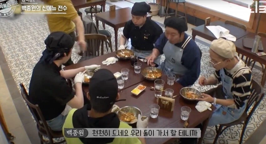 연예인들이 진짜 맛있는 거 먹을 때 하는 표정_9.webp