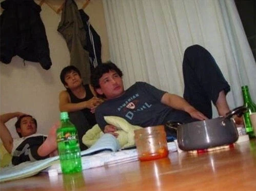 미소녀 피규어 3개가 모이면 술냄새가 오지게 풍긴다.jpg_2.webp
