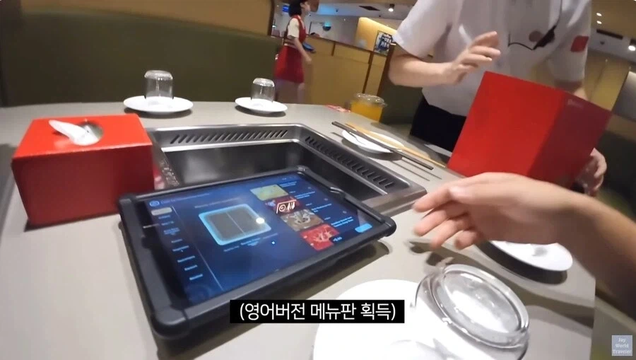 훠궈 처음 먹는 손님을 본 가게 직원들_2.webp
