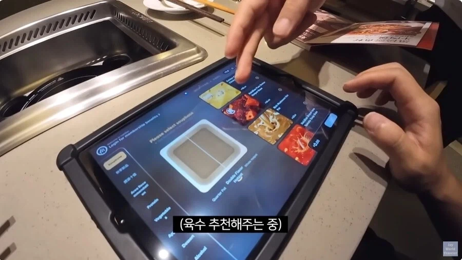 훠궈 처음 먹는 손님을 본 가게 직원들_3.webp