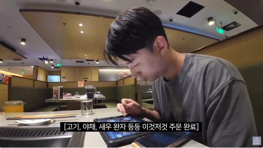 훠궈 처음 먹는 손님을 본 가게 직원들_7.webp