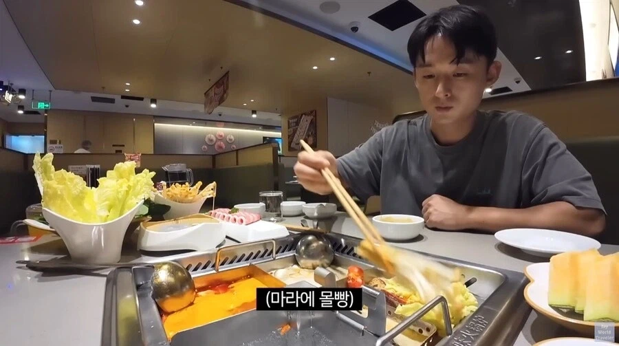 훠궈 처음 먹는 손님을 본 가게 직원들_11.webp