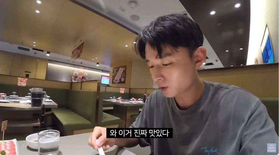 훠궈 처음 먹는 손님을 본 가게 직원들_15.webp