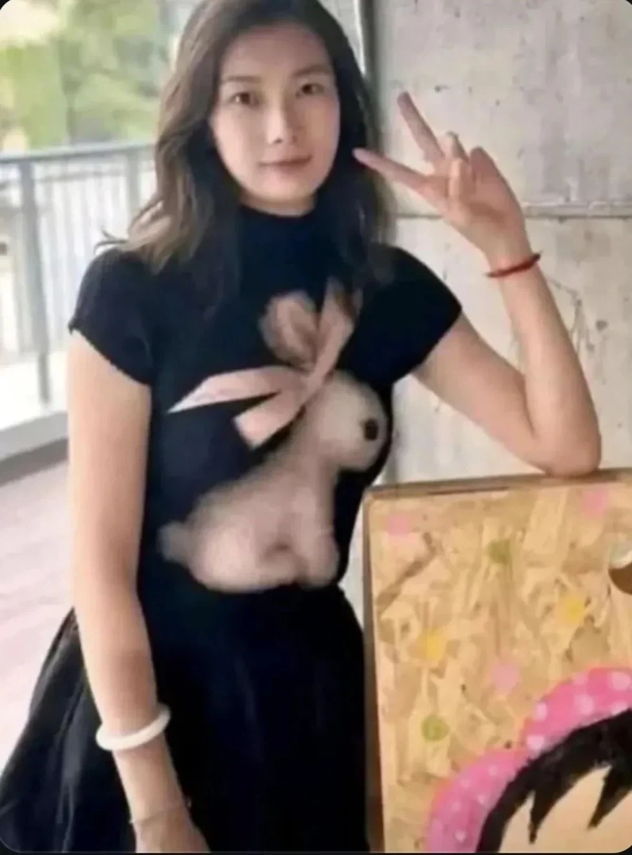 사람들이 여자 티셔츠를 자꾸 보는 이유…. ㄷㄷ_1.webp