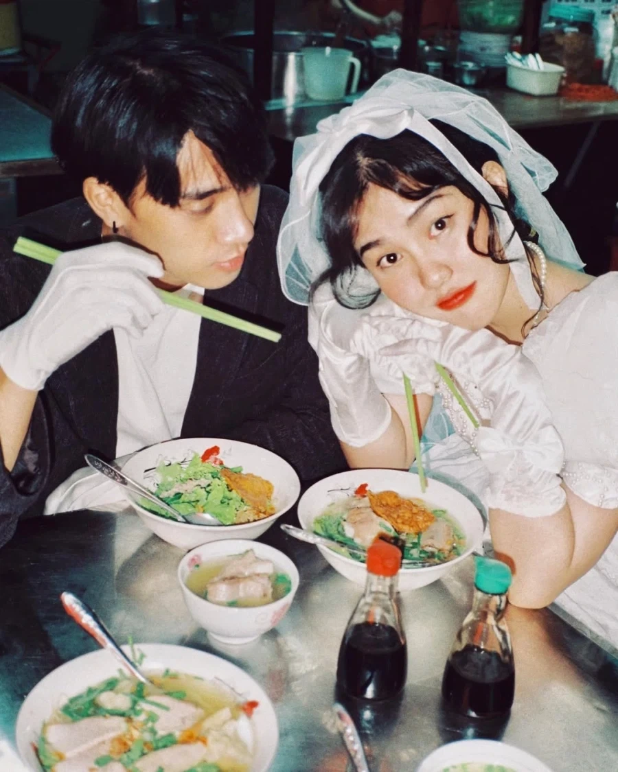 80년대 홍콩의 신혼부부 사진으로 유명한 사진_6.webp