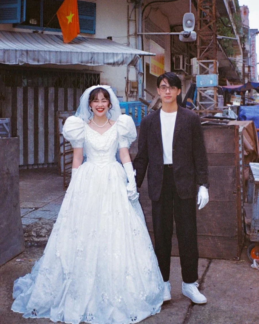 80년대 홍콩의 신혼부부 사진으로 유명한 사진_7.webp