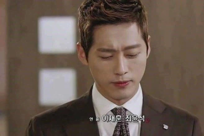 쌓인게 많았던 작가.jpg_4.webp