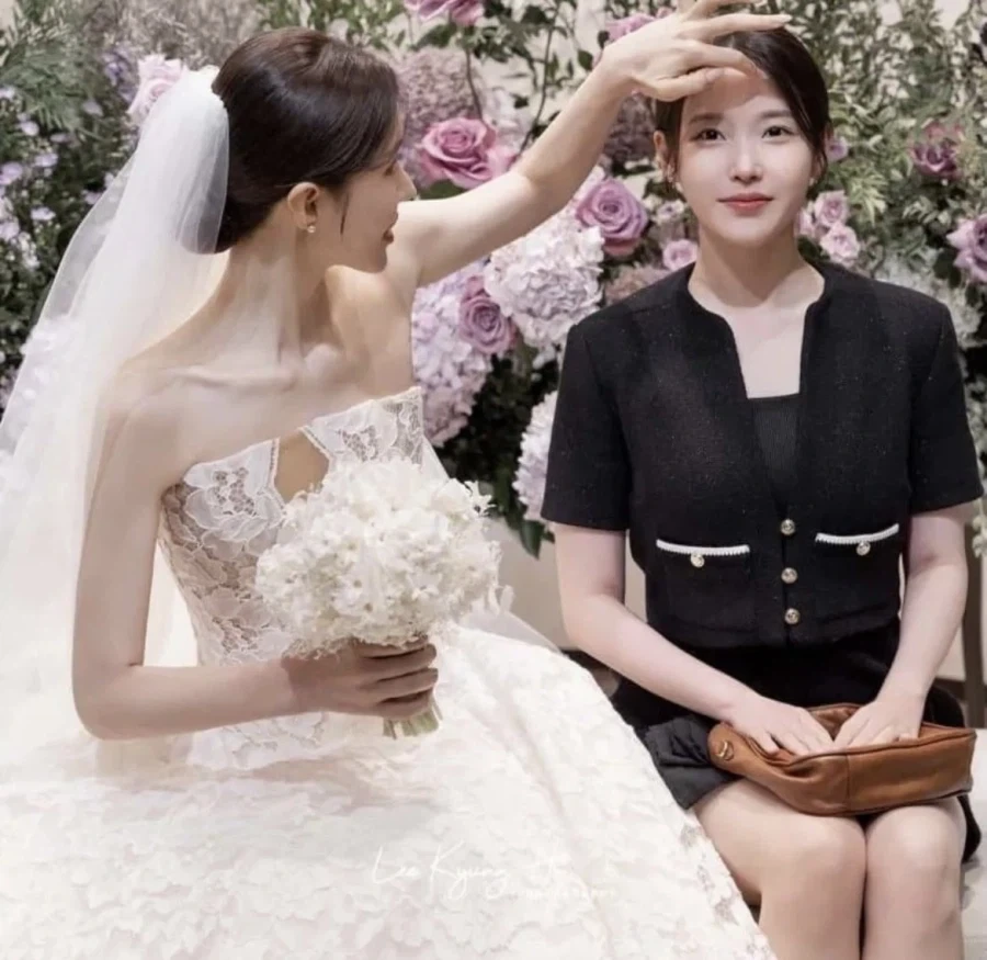 헤어 스타일리스트 결혼식에 간 아이유_1.webp