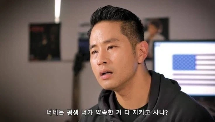 자신의 억울함을 호소하는 외국인_1.webp