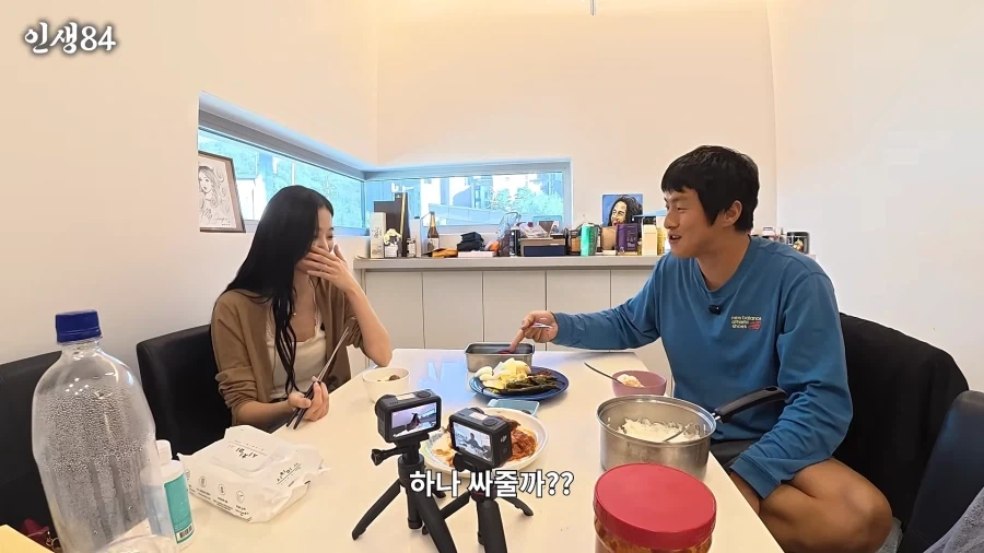 카즈하한테 쌈싸주는 기안84_1.webp