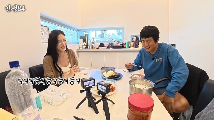 카즈하한테 쌈싸주는 기안84_5.webp