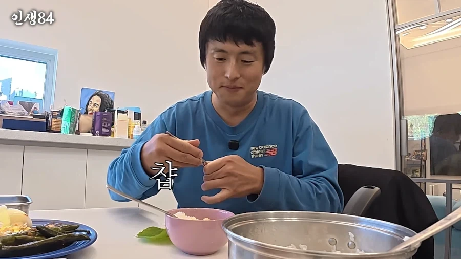 카즈하한테 쌈싸주는 기안84_6.webp